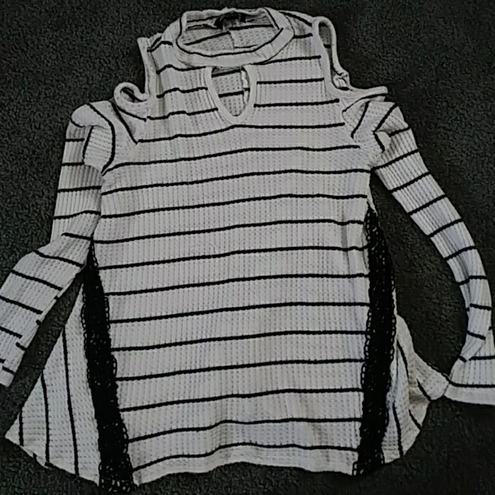 Cold shoulder shirt cute!!!